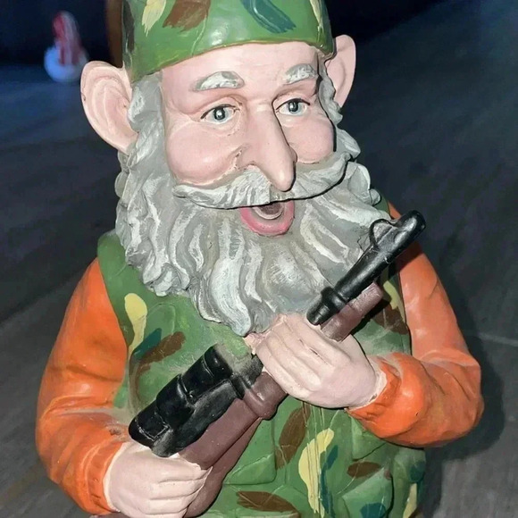 Garden gnome hunter hunting riffle in camouflage 15” - Picture 2 of 6